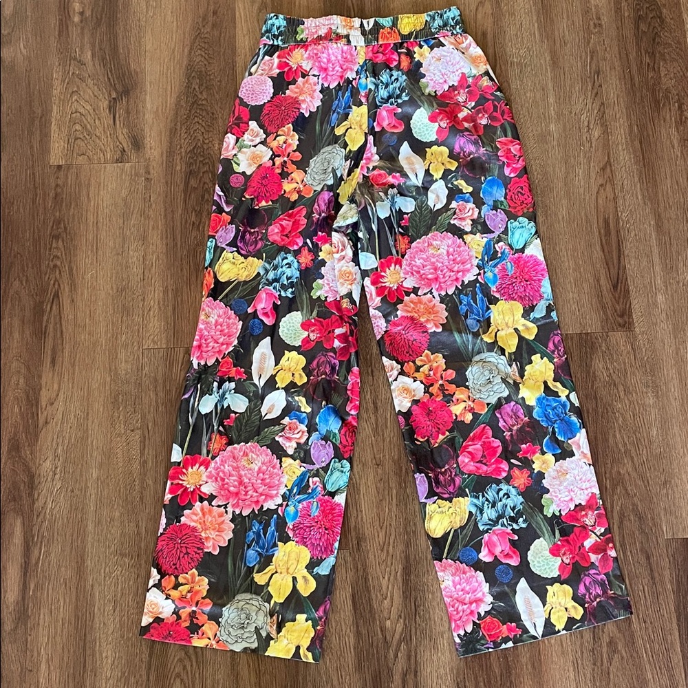 Alice + Olivia Benny Pull Up Floral Pants - Picture 5 of 5
